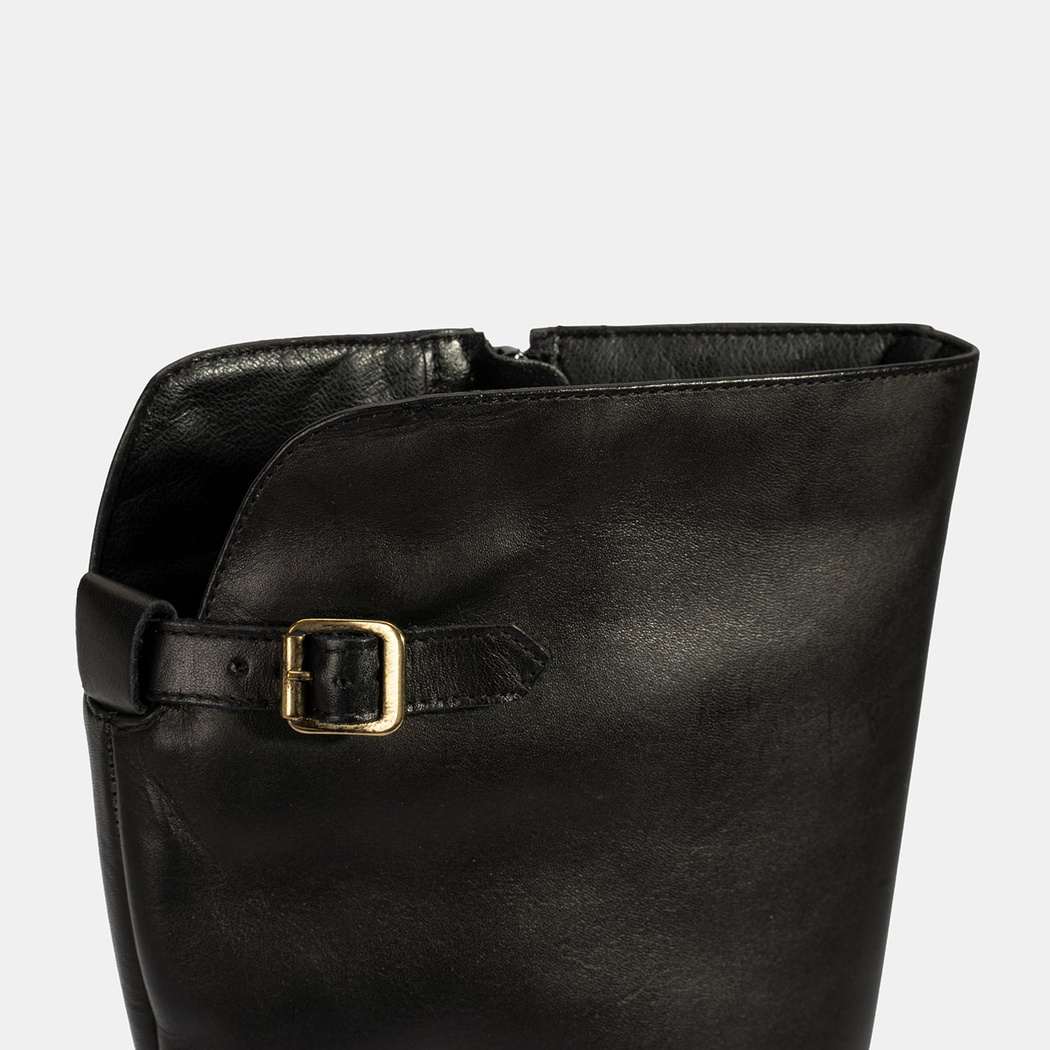 Kadın Siyah Metal Toka Detaylı Deri Çizme