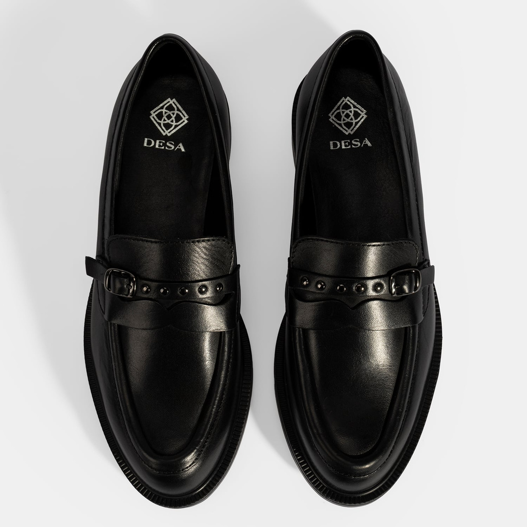 Kadın Siyah Metal Toka Detaylı Deri Loafer