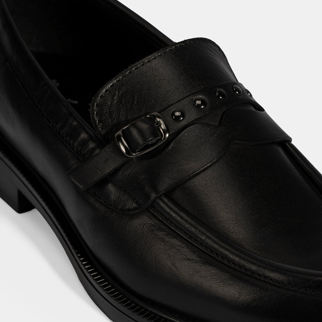 Kadın Siyah Metal Toka Detaylı Deri Loafer