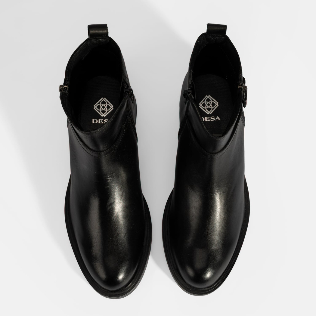 Kadın Siyah Metal Toka Detaylı Fermuarlı Deri Bot