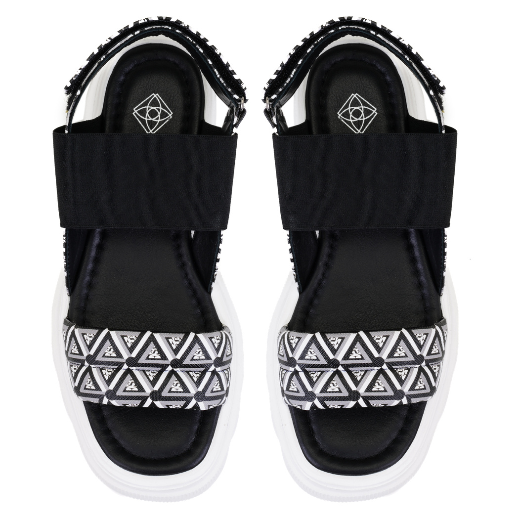 Kadın Siyah Monogram Desenli Dolgu Topuklu Sandalet