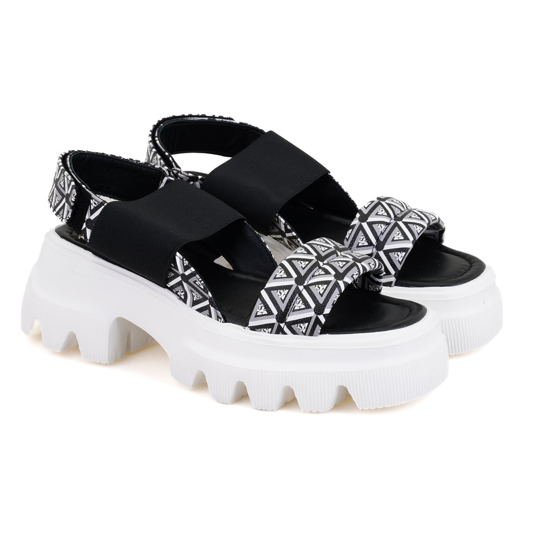 Kadın Siyah Monogram Desenli Dolgu Topuklu Sandalet