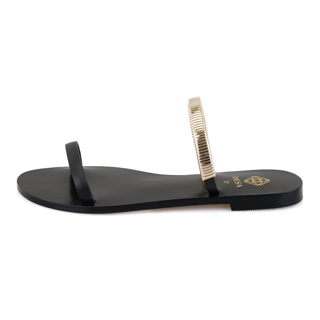 Kadın Siyah Parlak Aksesuarlı Deri Terlik