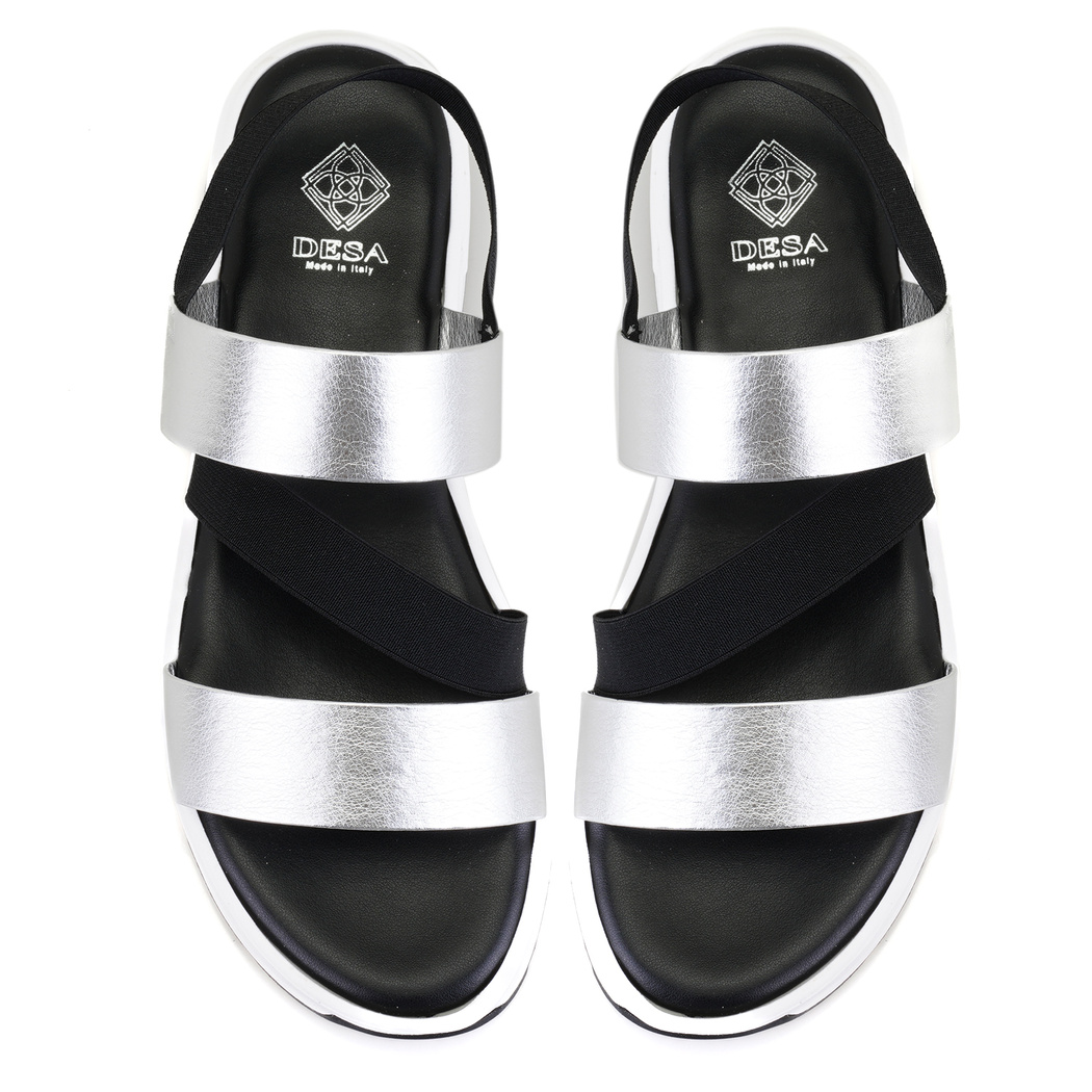 Kadın Siyah Platform Tabanlı Deri Sandalet