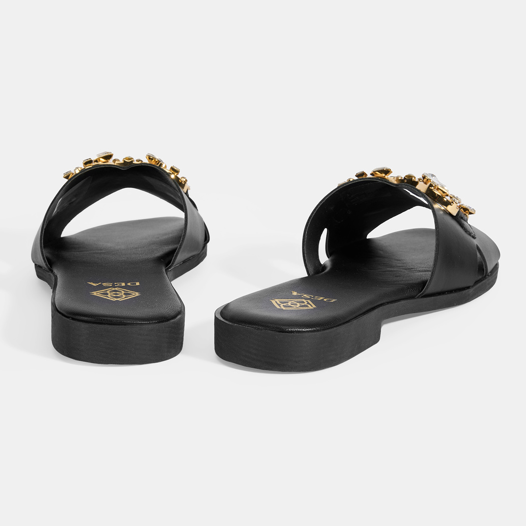 Kadın Siyah Taşlı Toka Aksesuarlı Deri Terlik