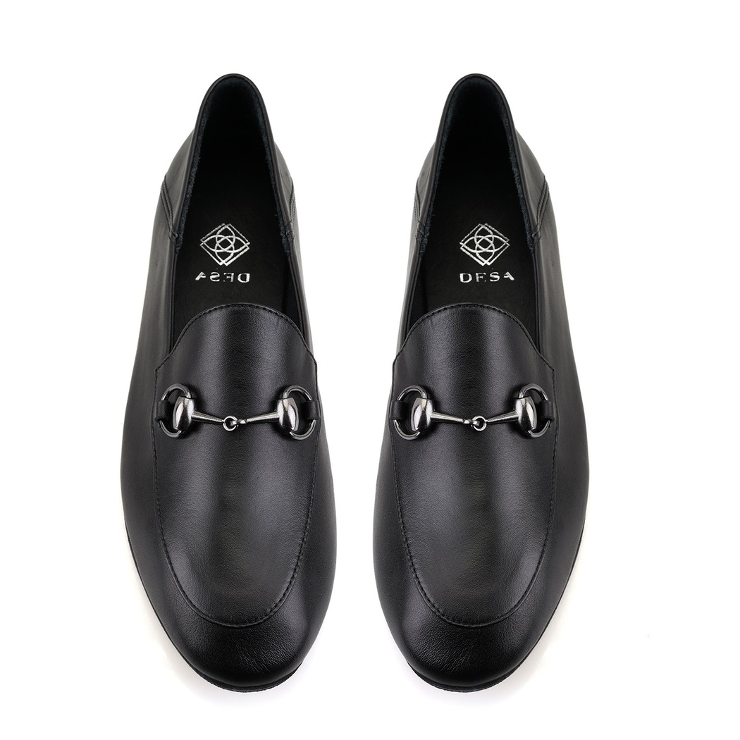 Kadın Siyah Toka Aksesuarlı Deri Babet