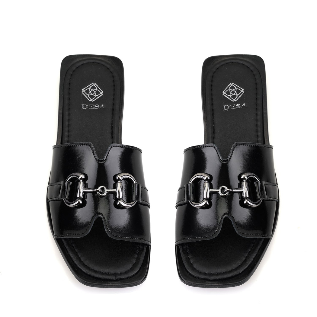 Kadın Siyah Toka Aksesuarlı Deri Terlik