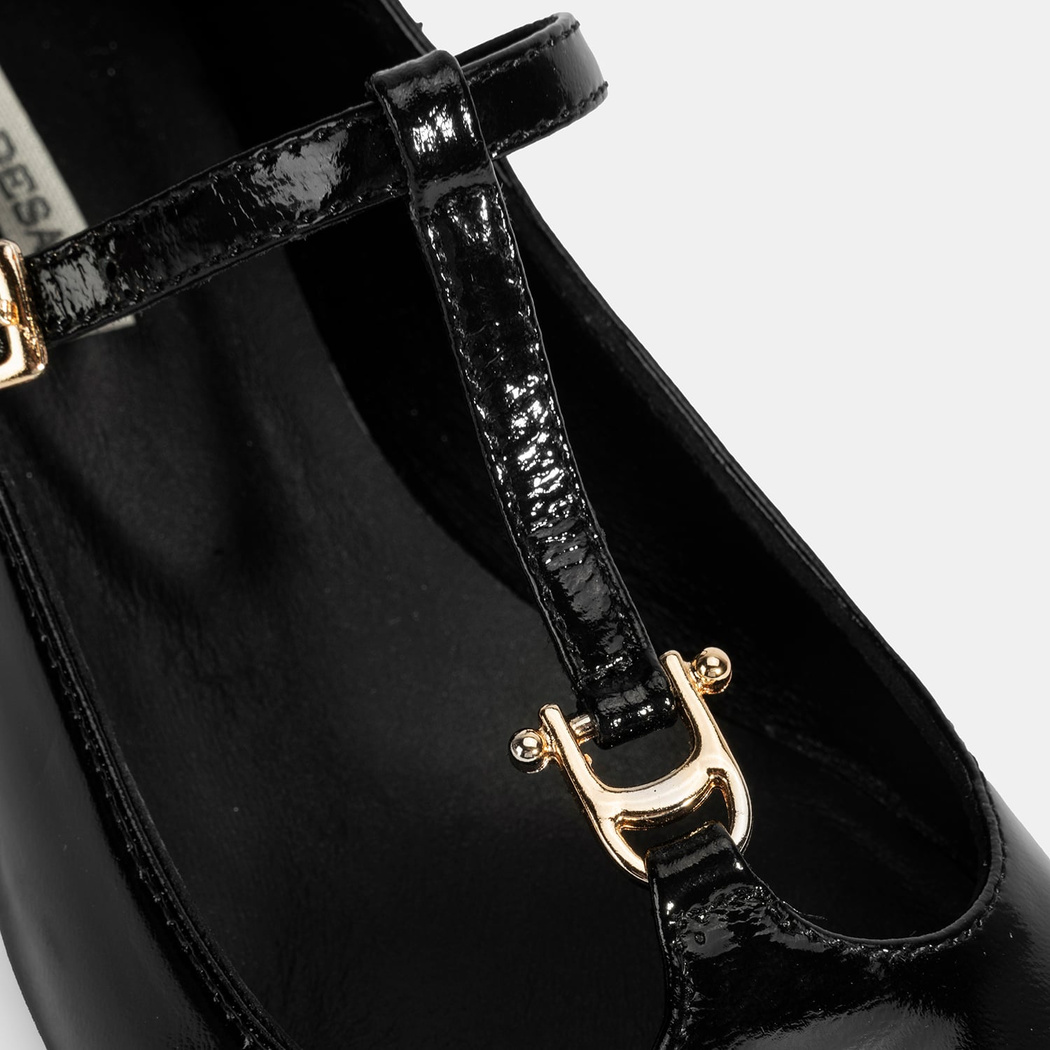 Kadın Siyah Toka Aksesuarlı T-Bant Rugan Topuklu Babet