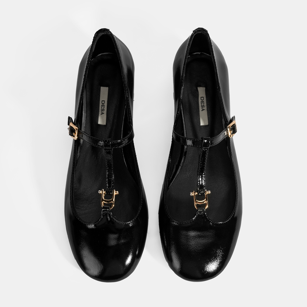 Kadın Siyah Toka Aksesuarlı T-Bant Rugan Topuklu Babet