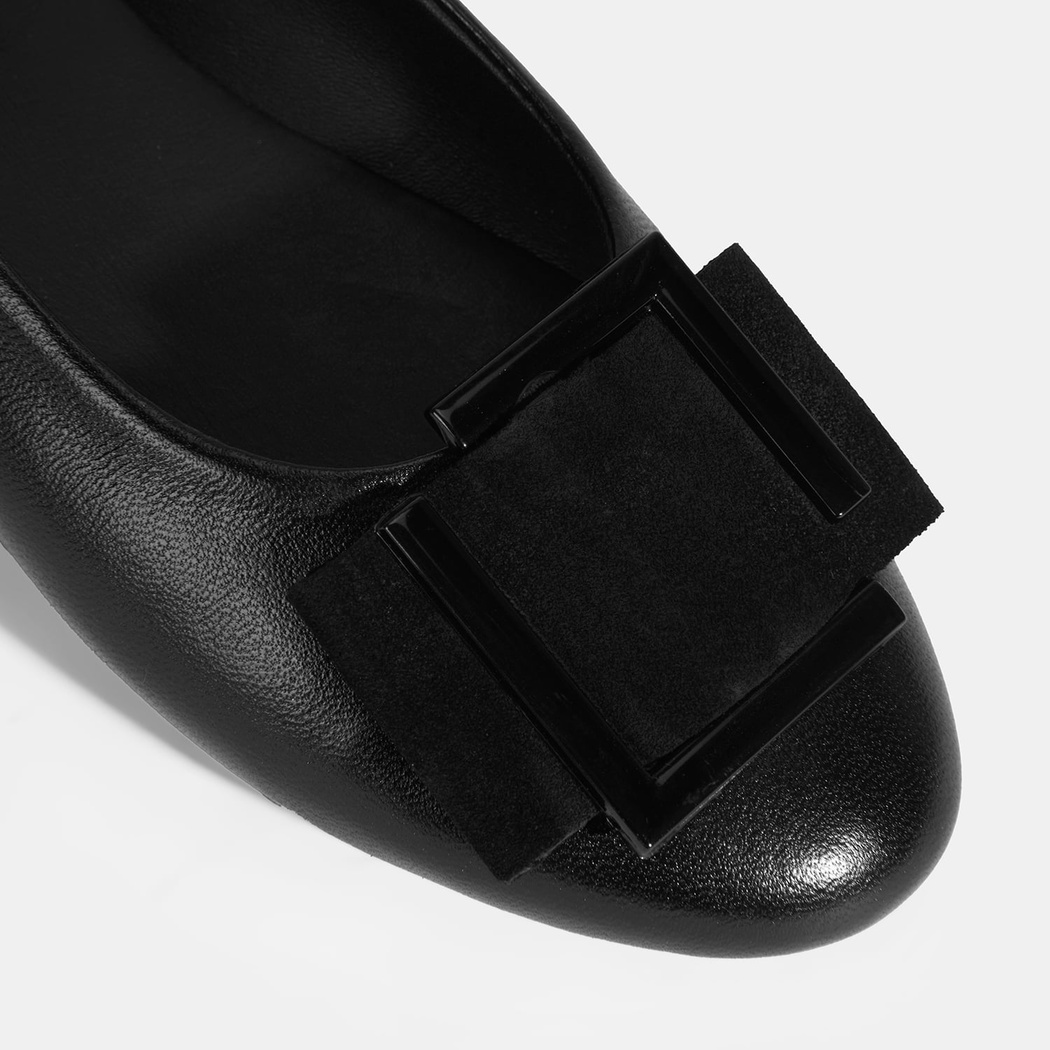 Kadın Siyah Tokalı Deri Babet