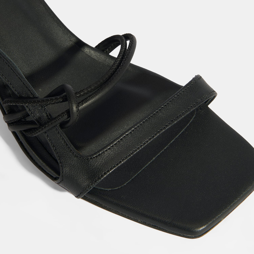 Kadın Siyah Topuklu Deri Sandalet