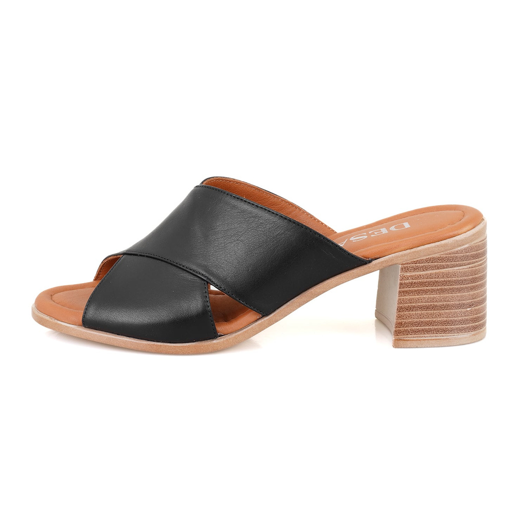 Kadın Siyah Topuklu Deri Terlik