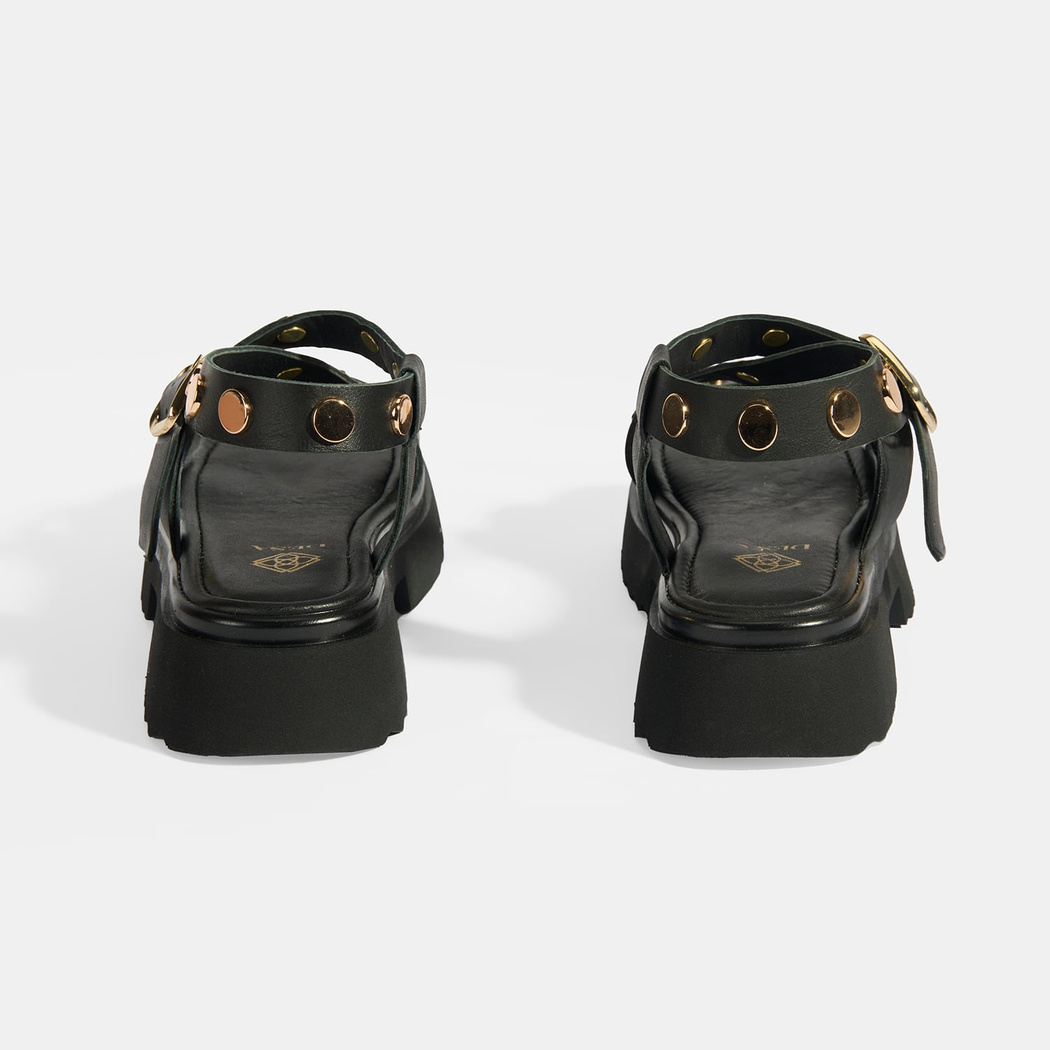 Kadın Siyah Zımba Detaylı Deri Sandalet