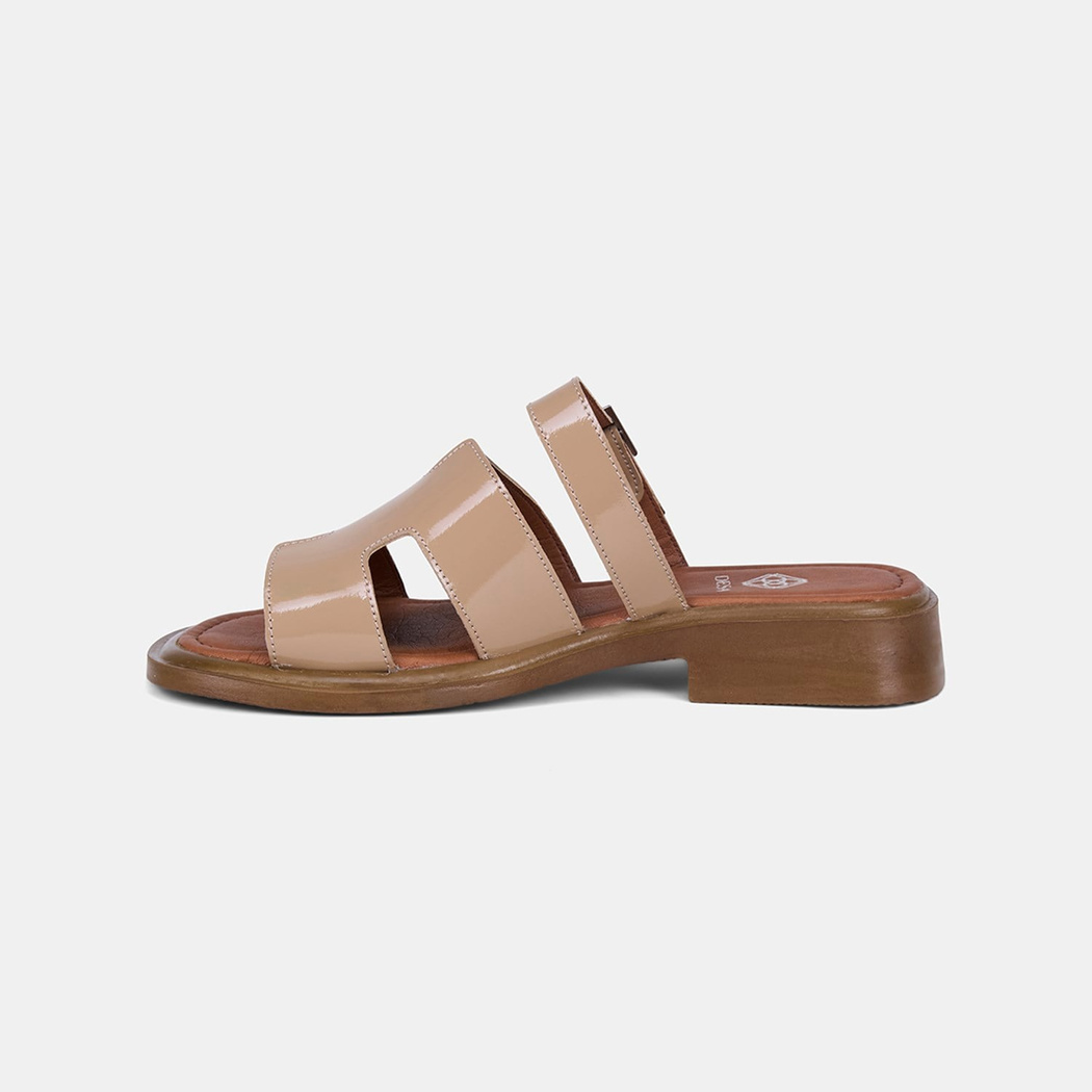 Kadın Ten Ayarlanabilir Tokalı Rugan Deri Terlik