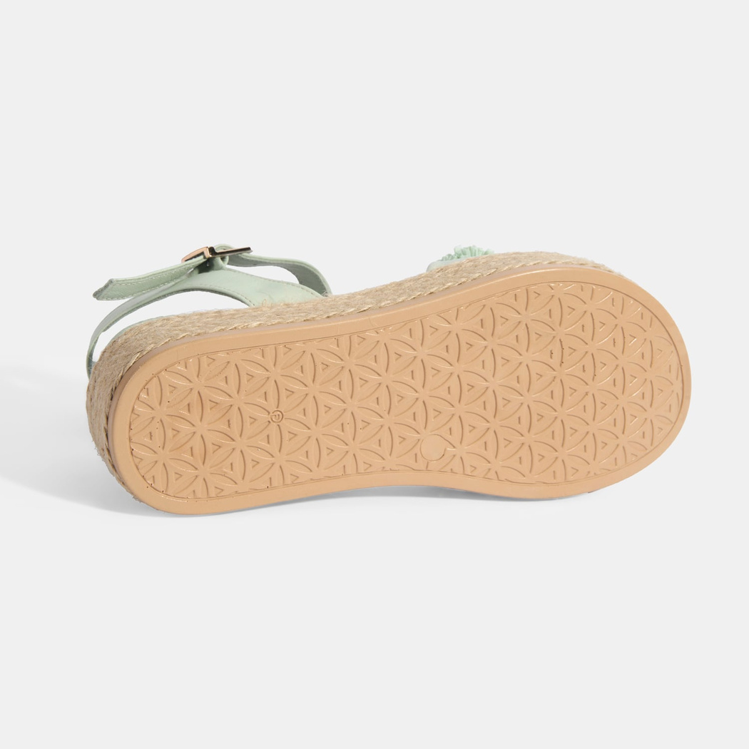 Kadın Yeşil Çiçek Aksesuarlı Ayarlanabilir Tokalı Deri Sandalet