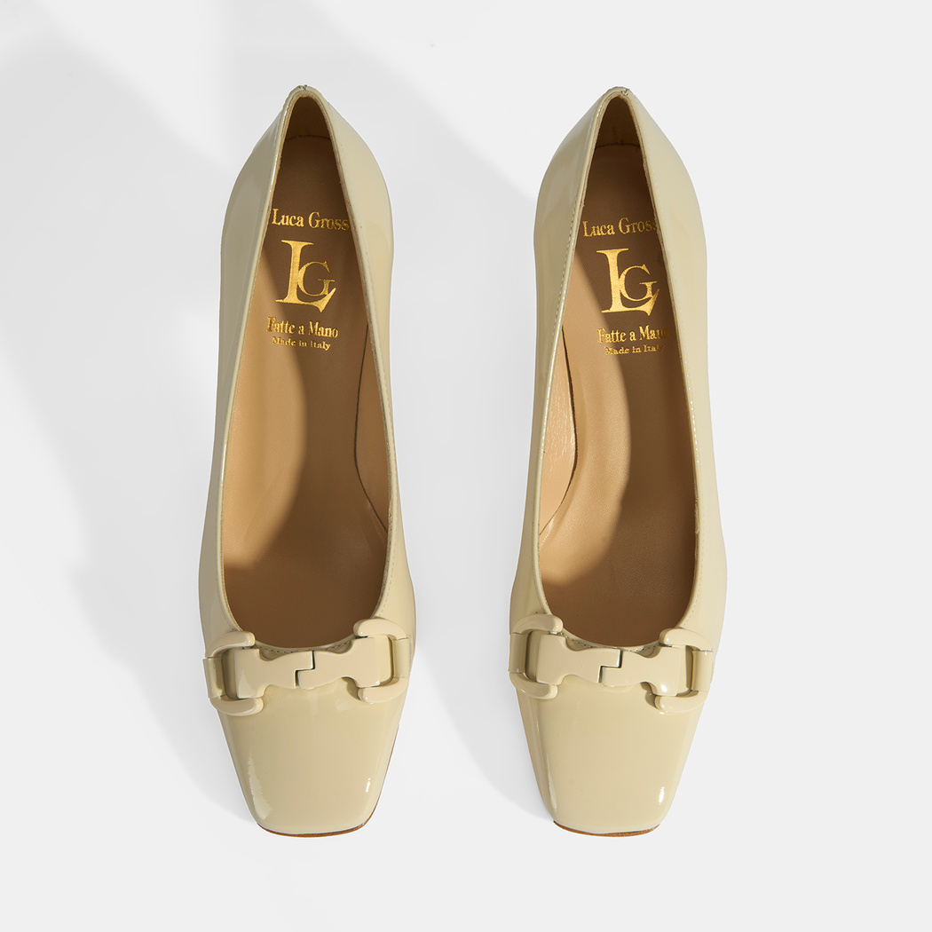 Luca Grossi Kadın Krem Toka Aksesuarlı Rugan Babet