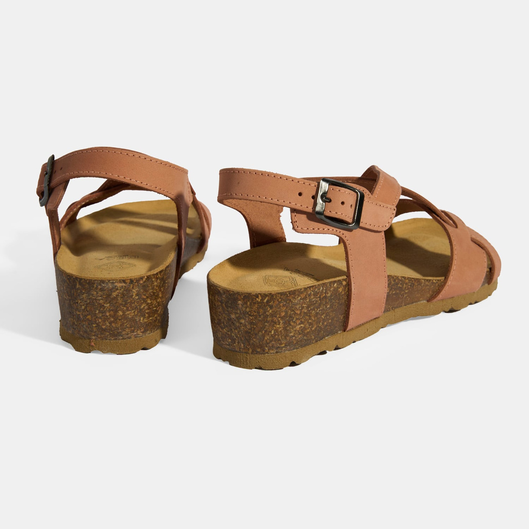 Pembe Kadın Toka Detaylı Süet Sandalet