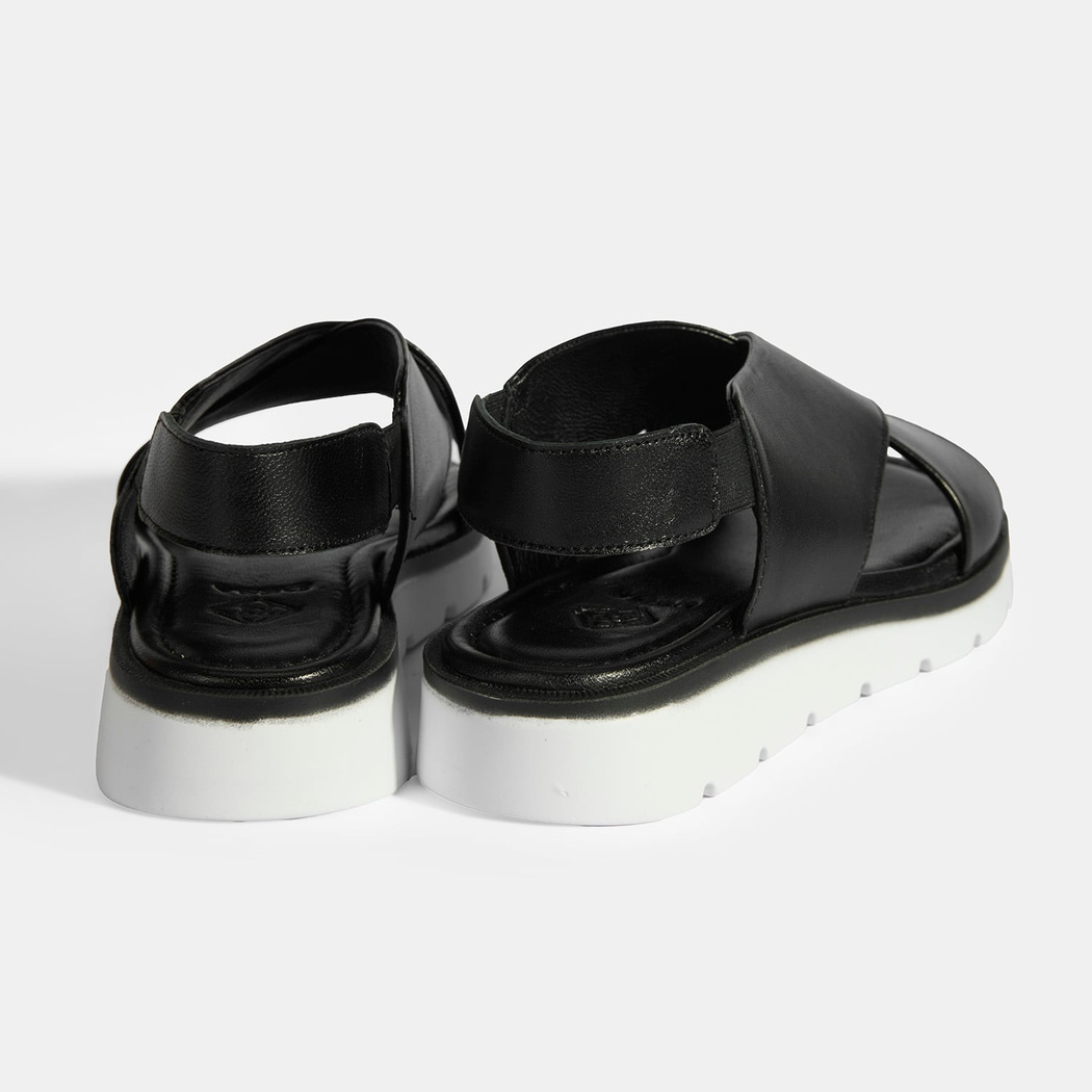 Siyah Kadın Lastik Bantlı Deri Sandalet