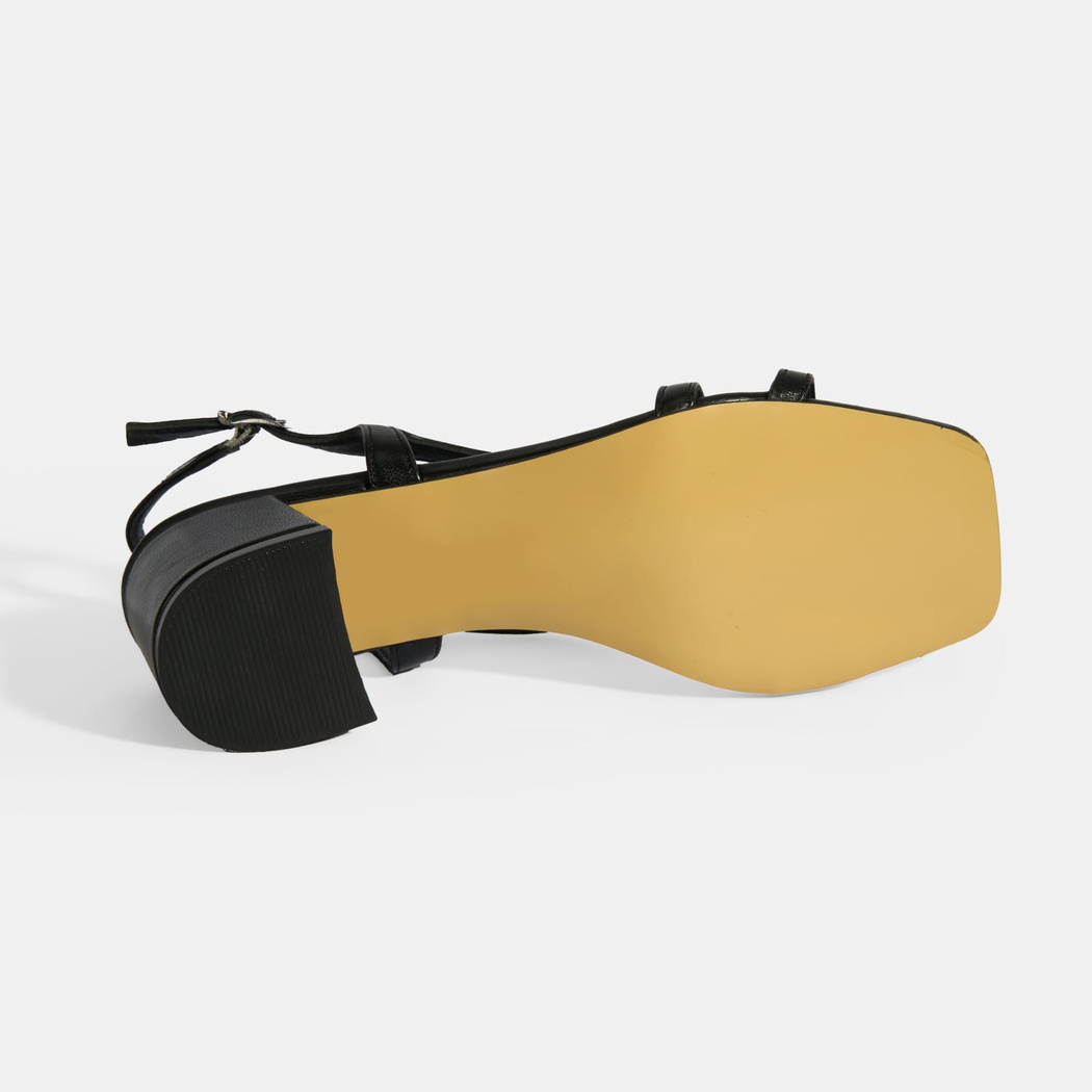 Siyah Kadın Toka Aksesuarlı Deri Topuklu Sandalet