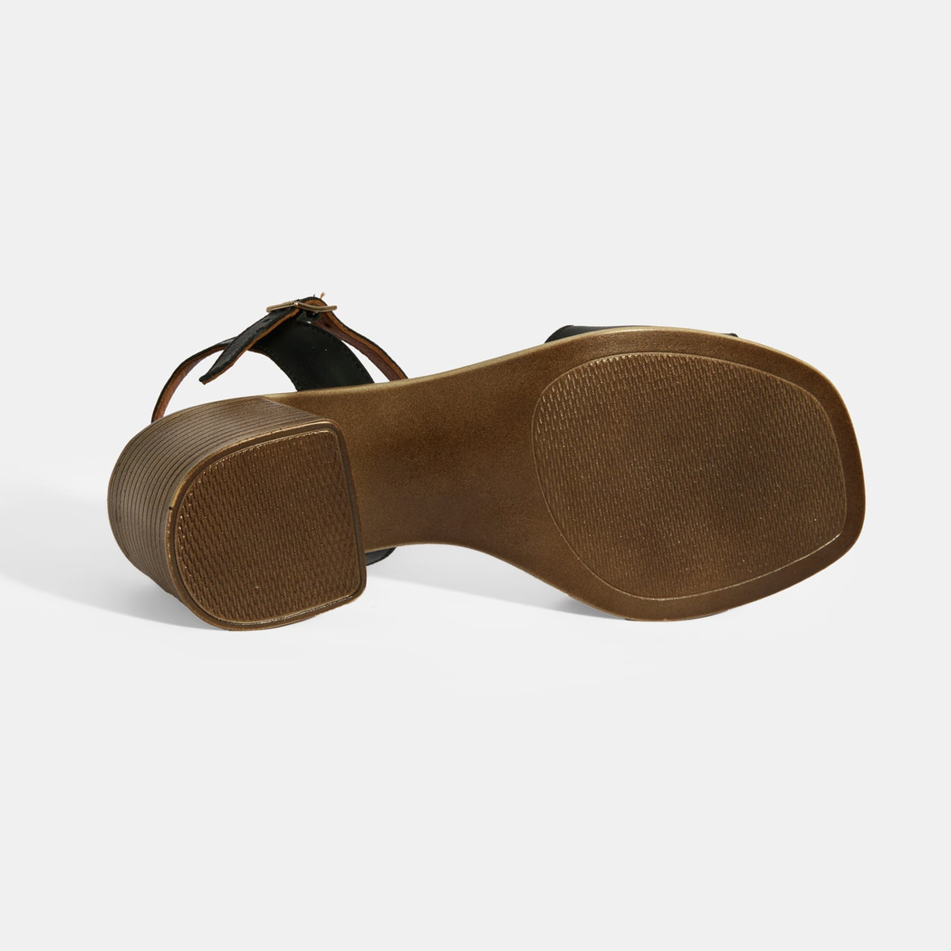 Siyah Kadın Toka Detaylı Deri Sandalet