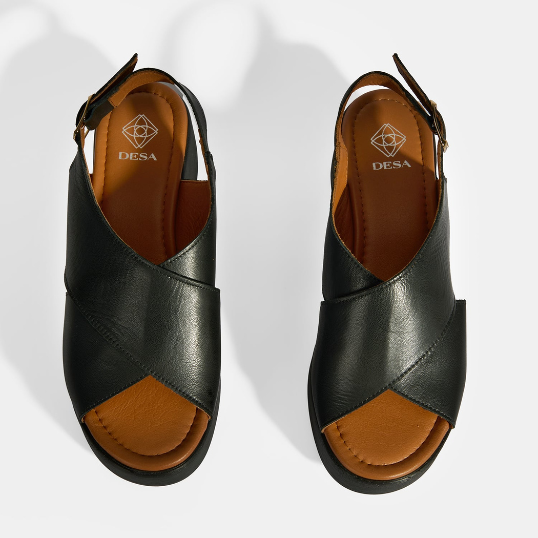 Siyah Kadın Toka Detaylı Deri Sandalet