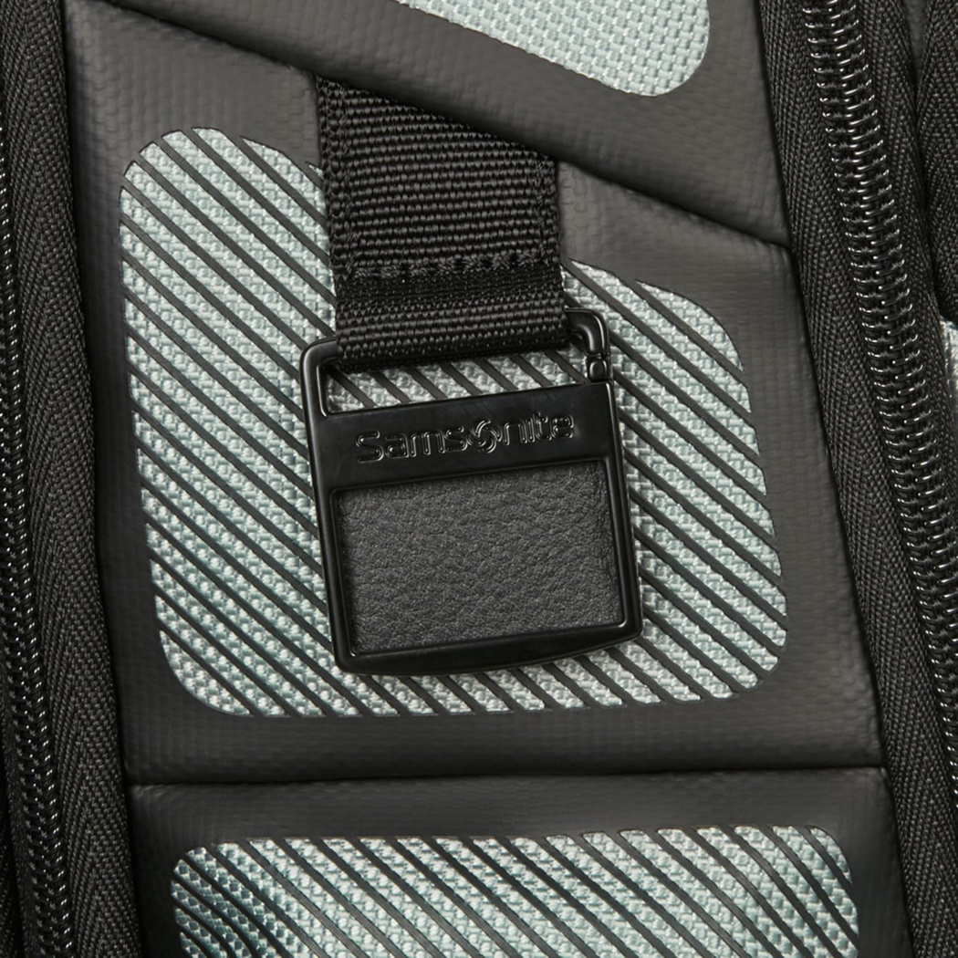 SKM2-026 PRO-DLX 6-BACKPACK 15.6 3V EXP