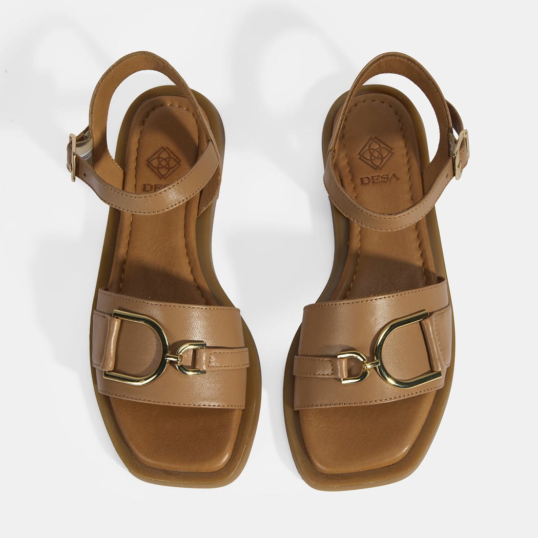 Taba Kadın Metal Aksesuarlı Ayarlanabilir Tokalı Deri Sandalet 