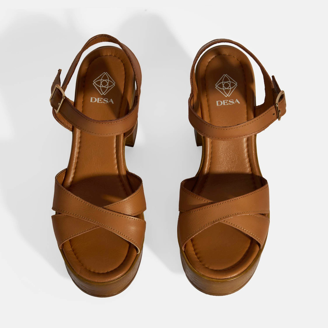 Taba Kadın Toka Detaylı Deri Sandalet