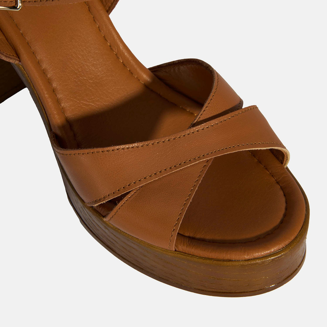 Taba Kadın Toka Detaylı Deri Sandalet