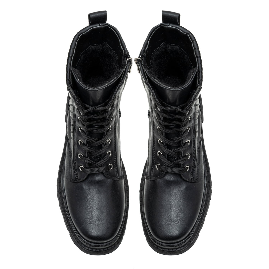 Valinda Siyah Kadın Bot