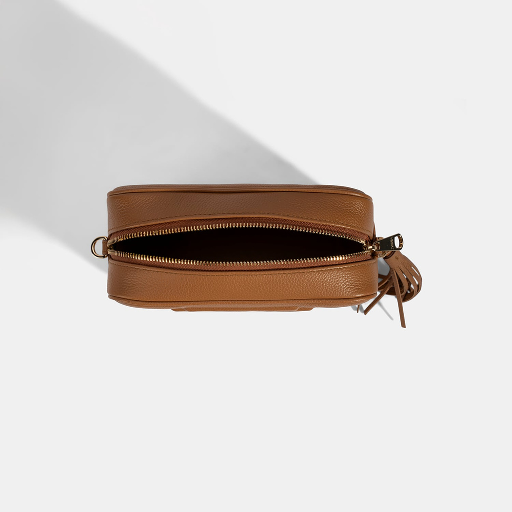 XXX DE-12593 SS25 KADIN POSTACI ÇANTASI