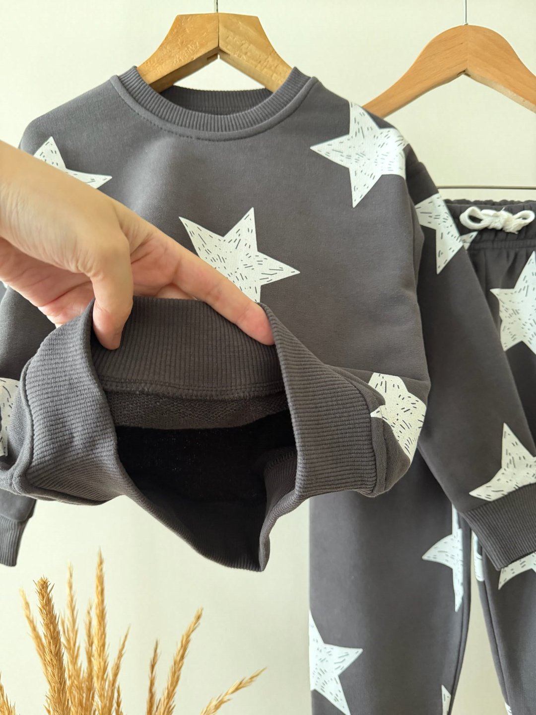 Yıldız Desenli Antrasit Sweatshirt ve Eşofman Altı Takımı – görsel 2
