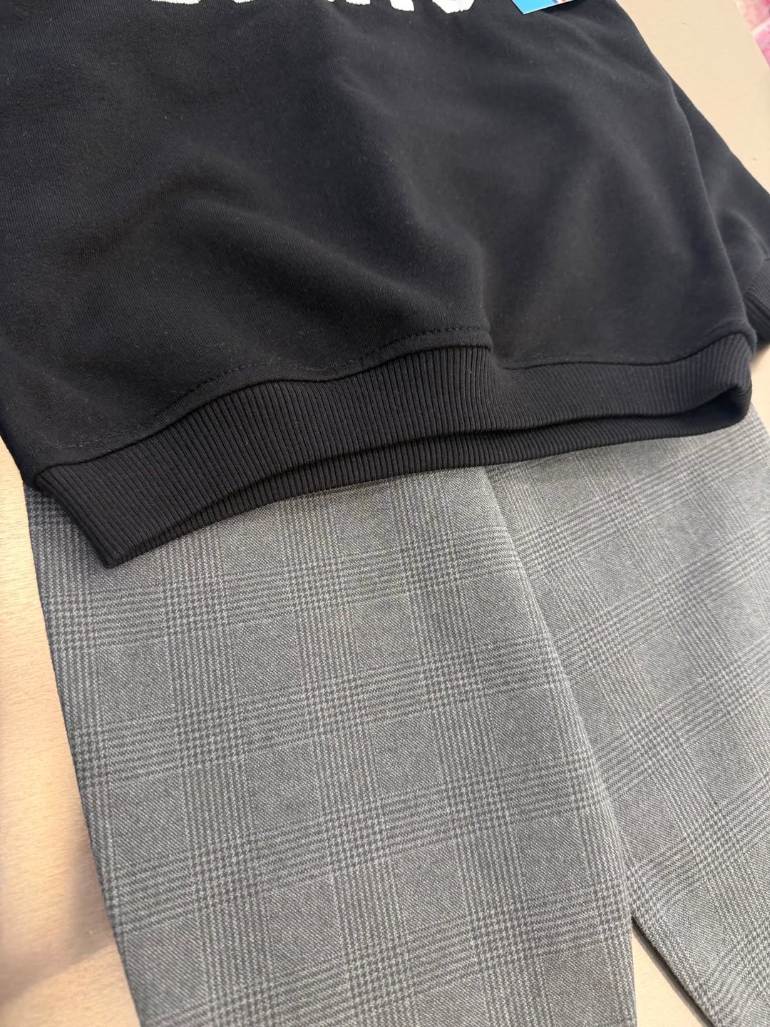 Yazı Baskılı Siyah Sweatshirt ve Gri Ekose Pantolon Takımı – görsel 2