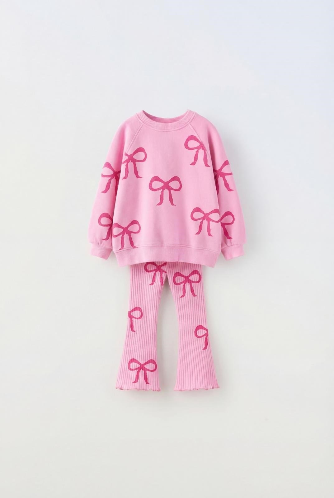 Fiyonk Desenli Pembe Sweatshirt ve İspanyol Paça Tayt Takımı – görsel 1