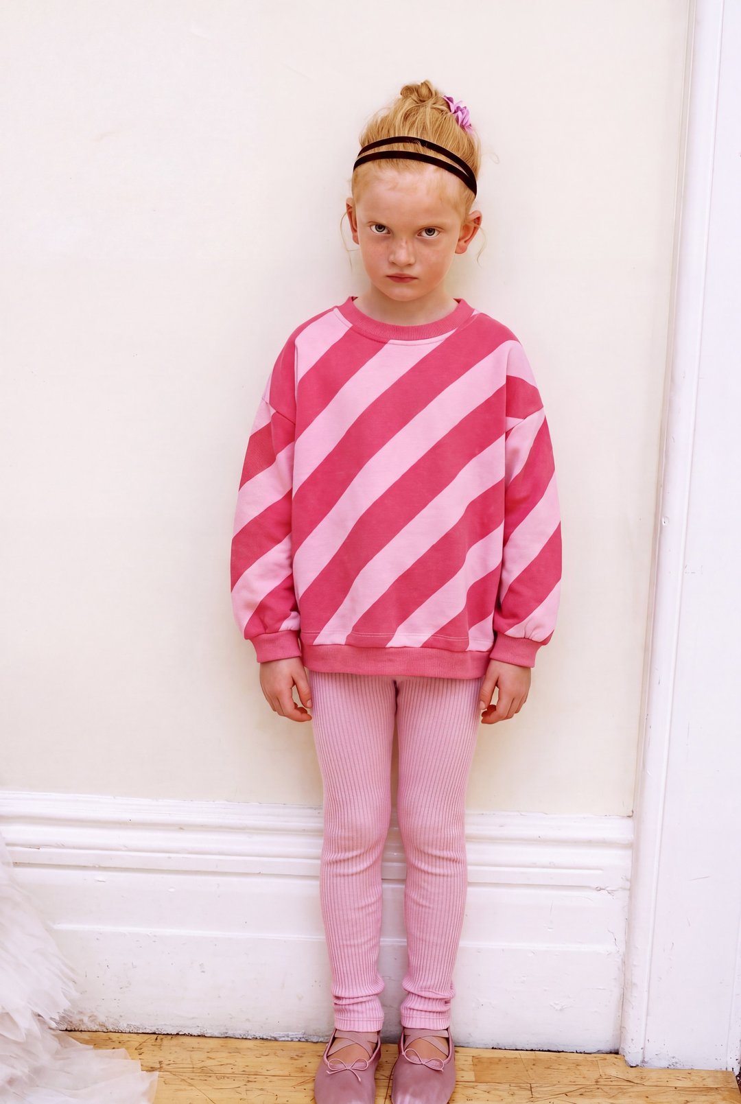 Çilek Nakışlı Pembe Çizgili Sweatshirt ve Tayt Takımı – görsel 1