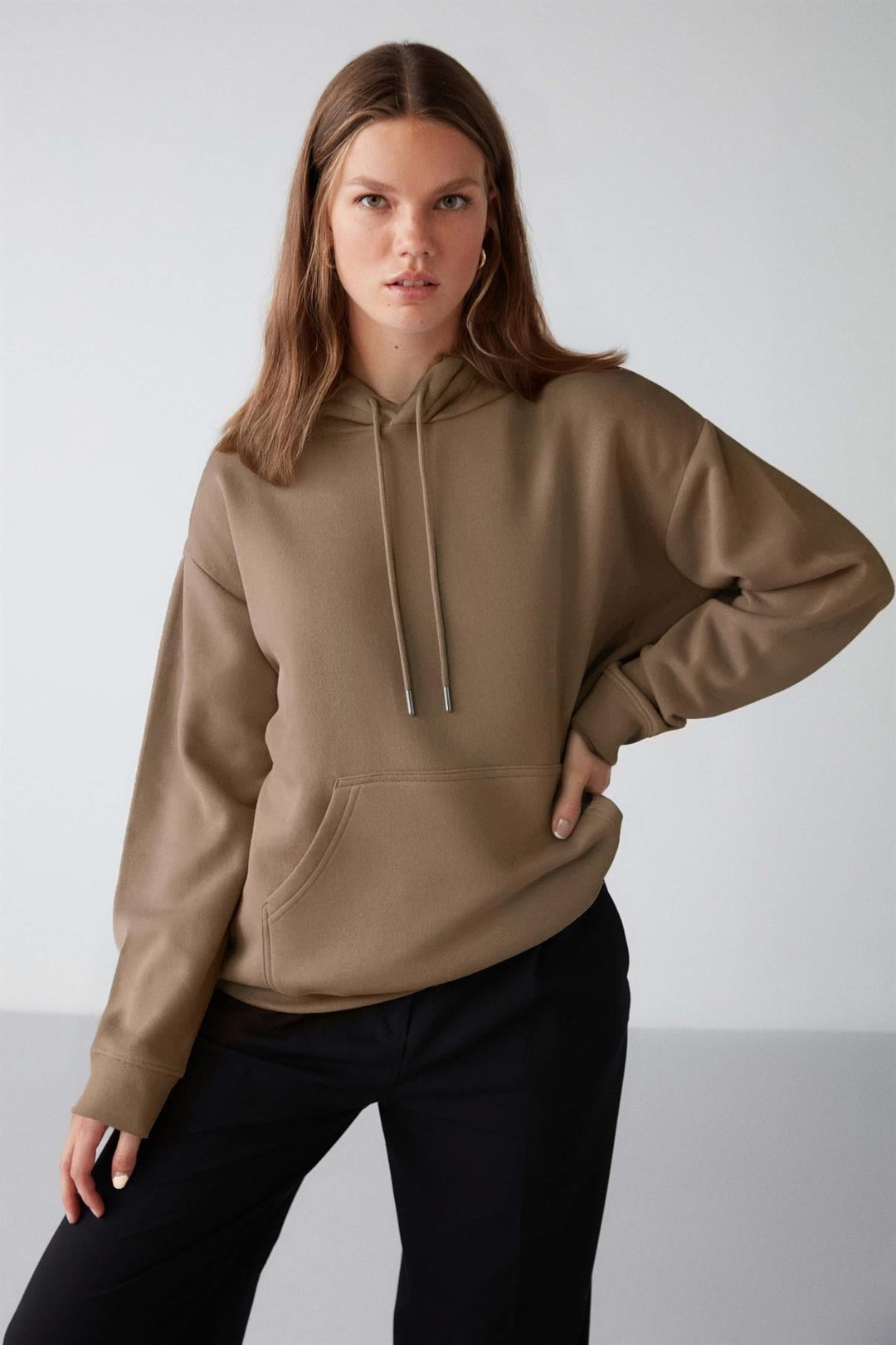 Adel Kadın Organik Pamuklu Içi Polarlı Yumuşacık Relaxed  Kanguru Cepli Kapüşonlu Vizon Sweatshirt