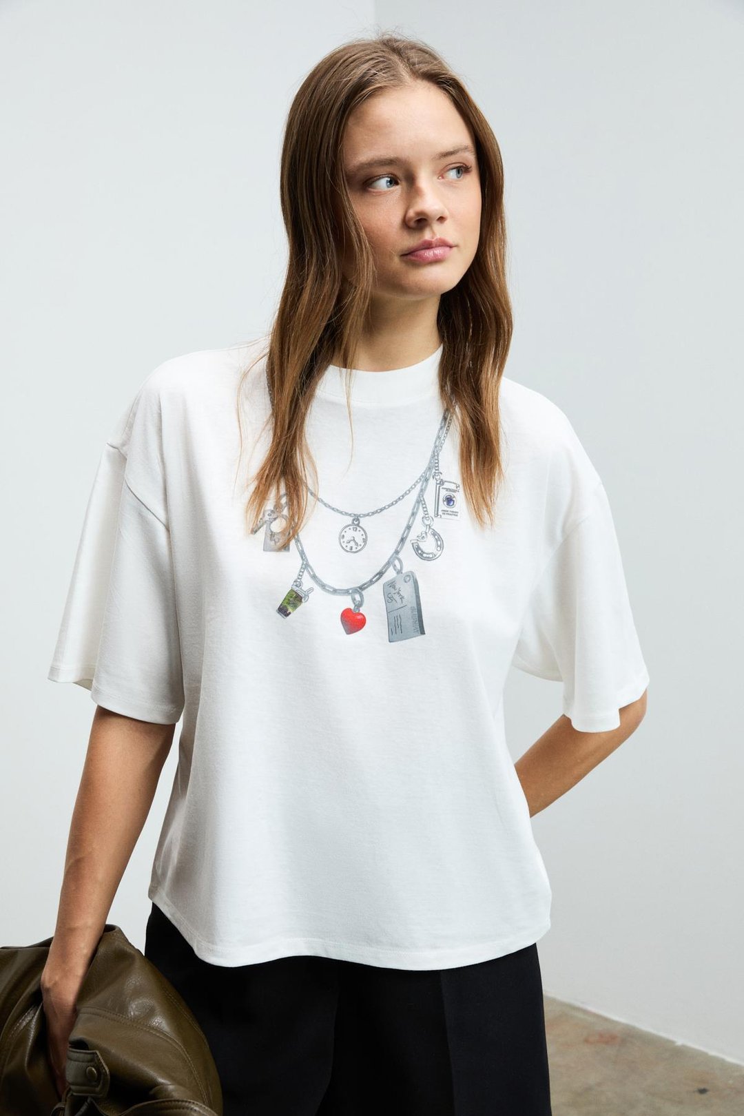 BEMAJO Kadın Yumuşak Ve Esnek Kumaşlı Baskı Detaylı Bisiklet Yakalı Beyaz T-Shirt