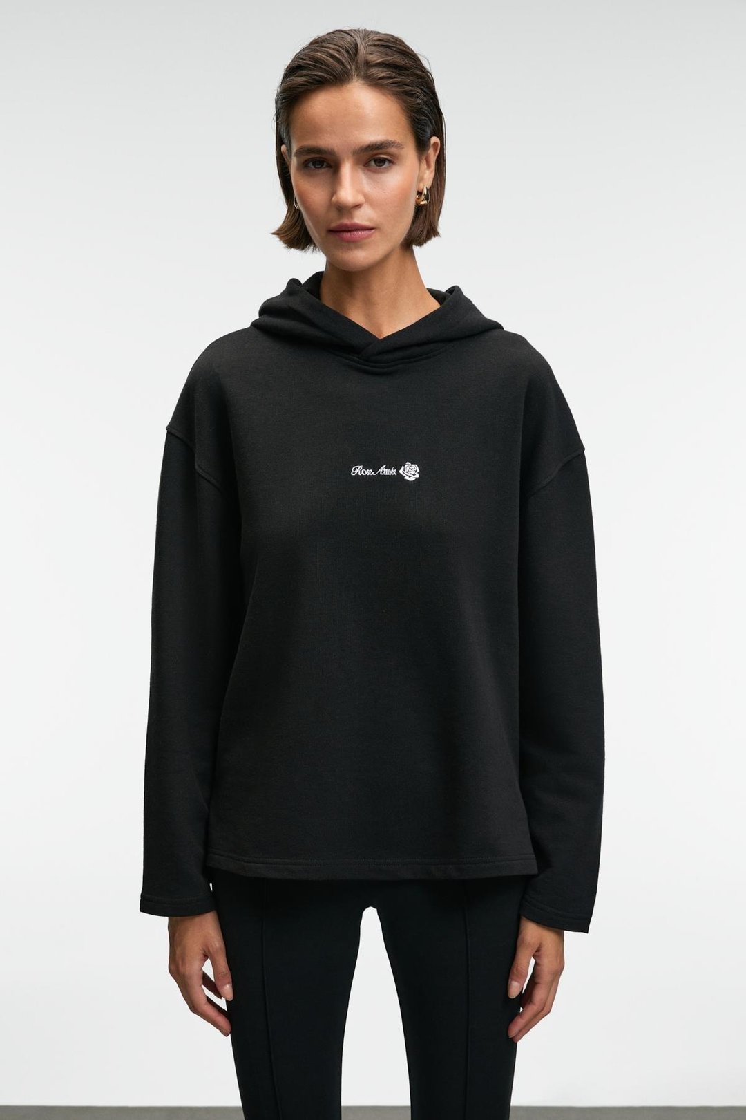 CAMELLIA Kadın Önü Nakışlı Etek Ucu Yırtmaçlı Kapüşonlu Comfort Fit Siyah Sweatshirt