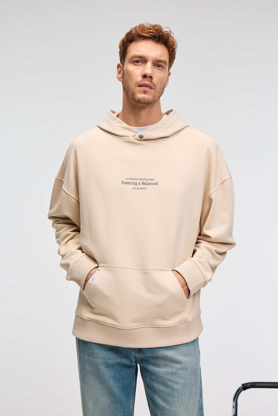 CLAY Erkek %100 Pamuk Kapüşonlu Çıtçıtlı Baskılı Cebi Süs Etiketli Krem Sweatshirt