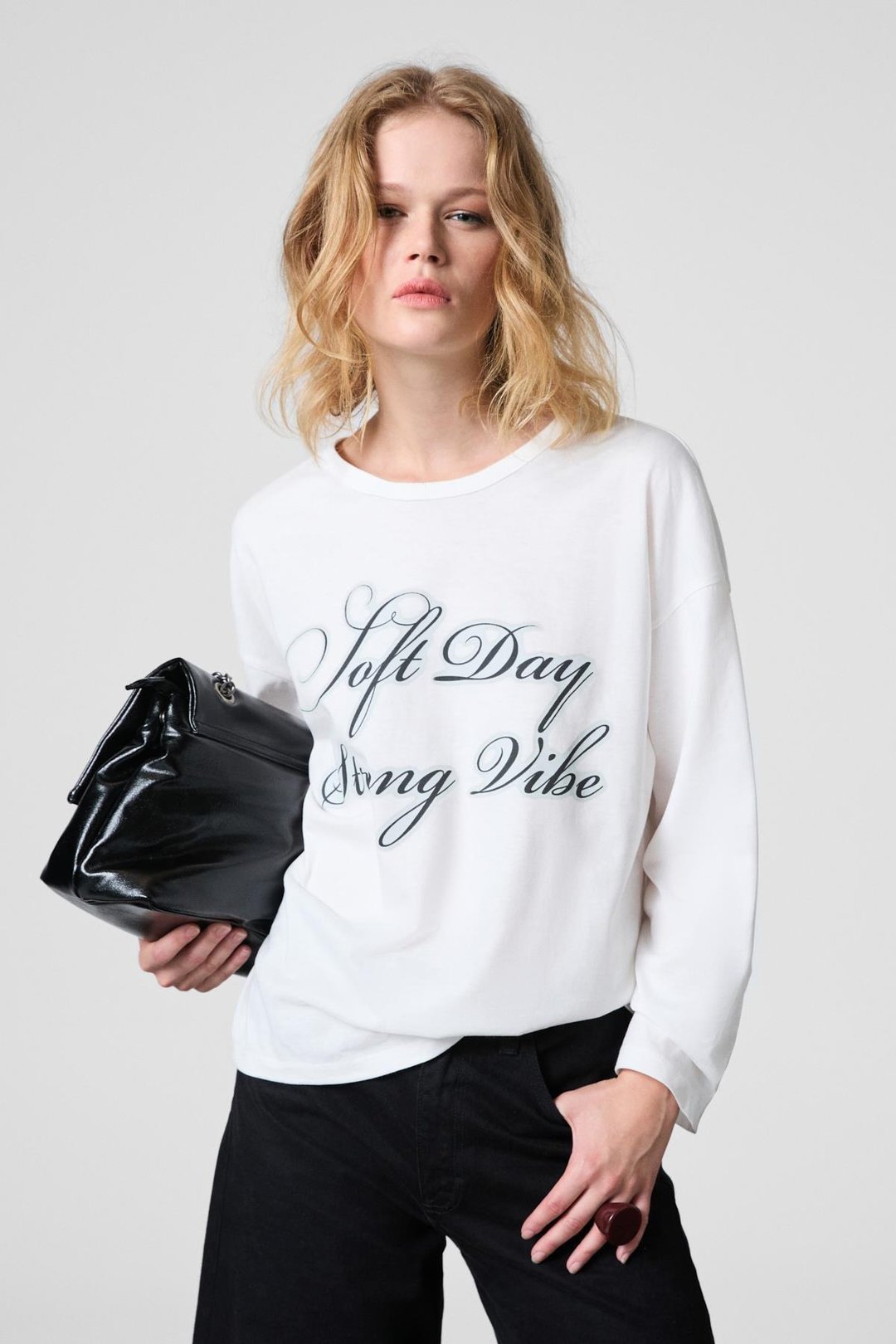 DAZULU Kadın Yumuşak Kumaşlı Baskılı Uzun Kollu Beyaz T-Shirt