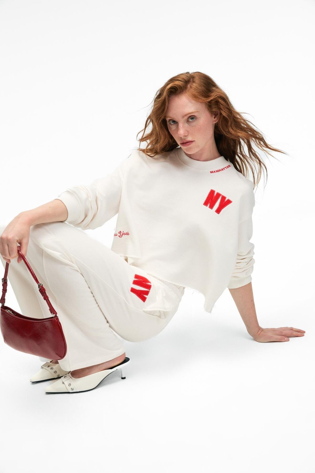 DELYRA Kadın Bisiklet Yaka Rahat Kesim Nakış Detaylı Ekru Sweatshirt