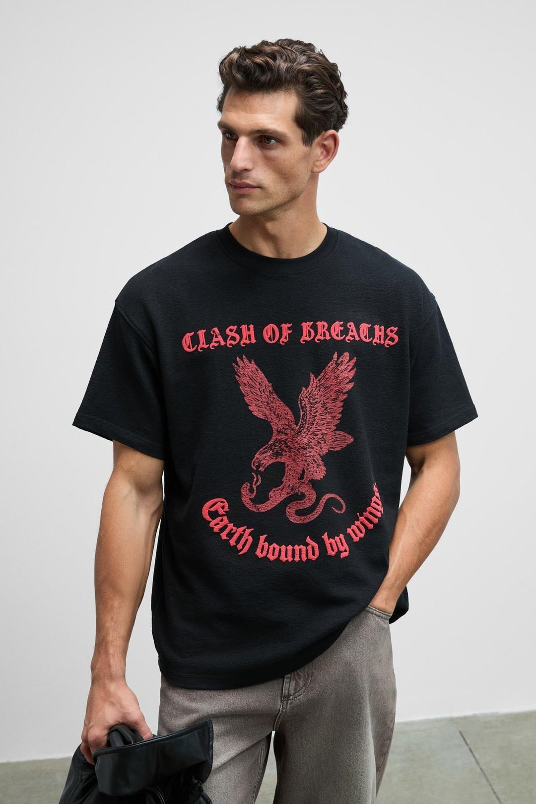 GUSI Erkek Önü Kabaran Baskılı %100 Organik Pamuk Oversize Fit Bisiklet Yaka Siyah T-Shirt