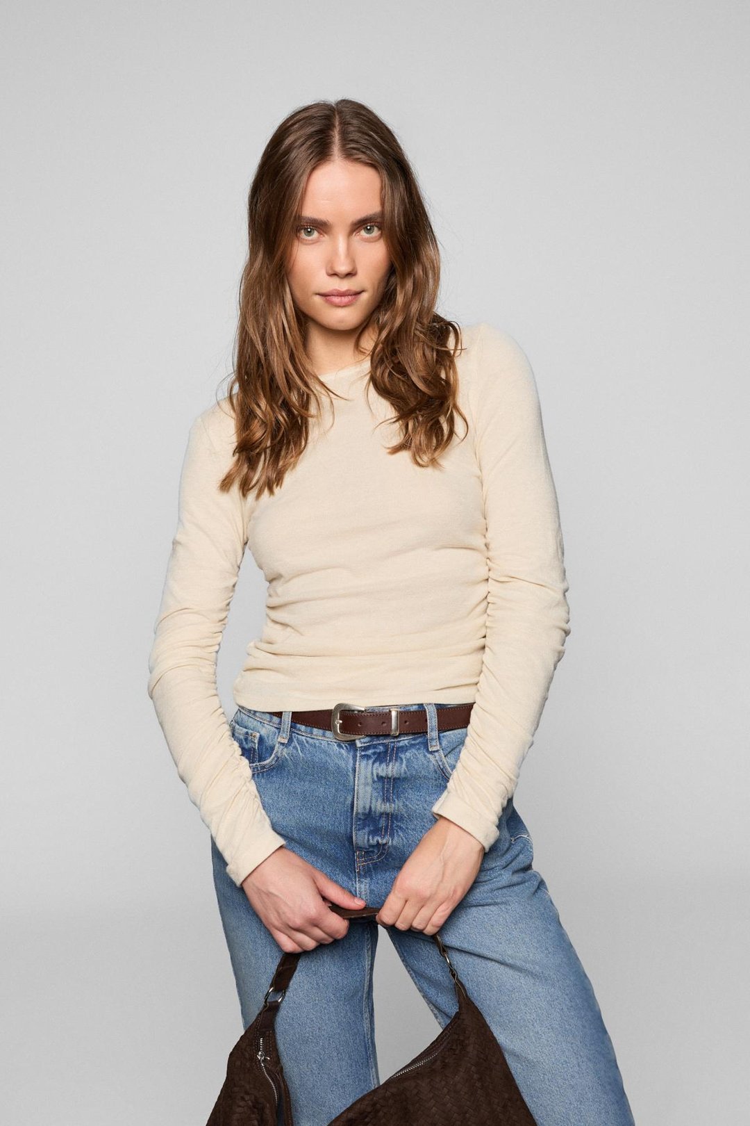 INSSAZA Kadın Vücuda Oturan Büzgülü Slim Fit Taş Rengi Bluz