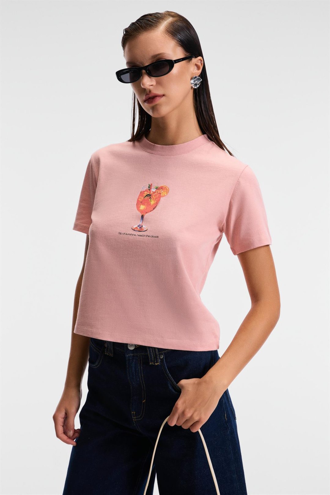 IVONNE Kadın Cocktail Baskı Desenli Kısa Kollu Organik Pamuklu Bisiklet Yaka Crop Pembe T-Shirt