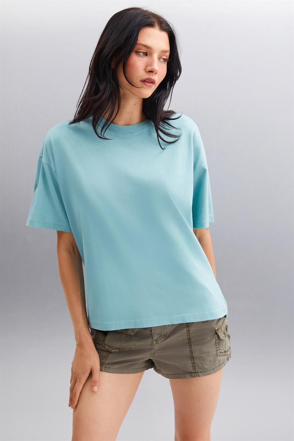 Jemmy Kadın %100 Organik Pamuk Relaxed Fit Yırtmaçlı Yuvarlak Yakalı Yeşil T-Shirt