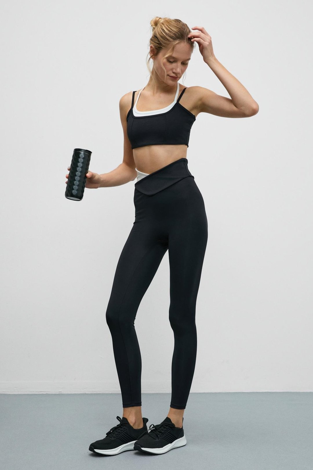 JULSEN Kadın Yumuşak Ve Esnek Dokulu Asimetrik Konstrat Bel Detaylı Siyah - Beyaz Tayt