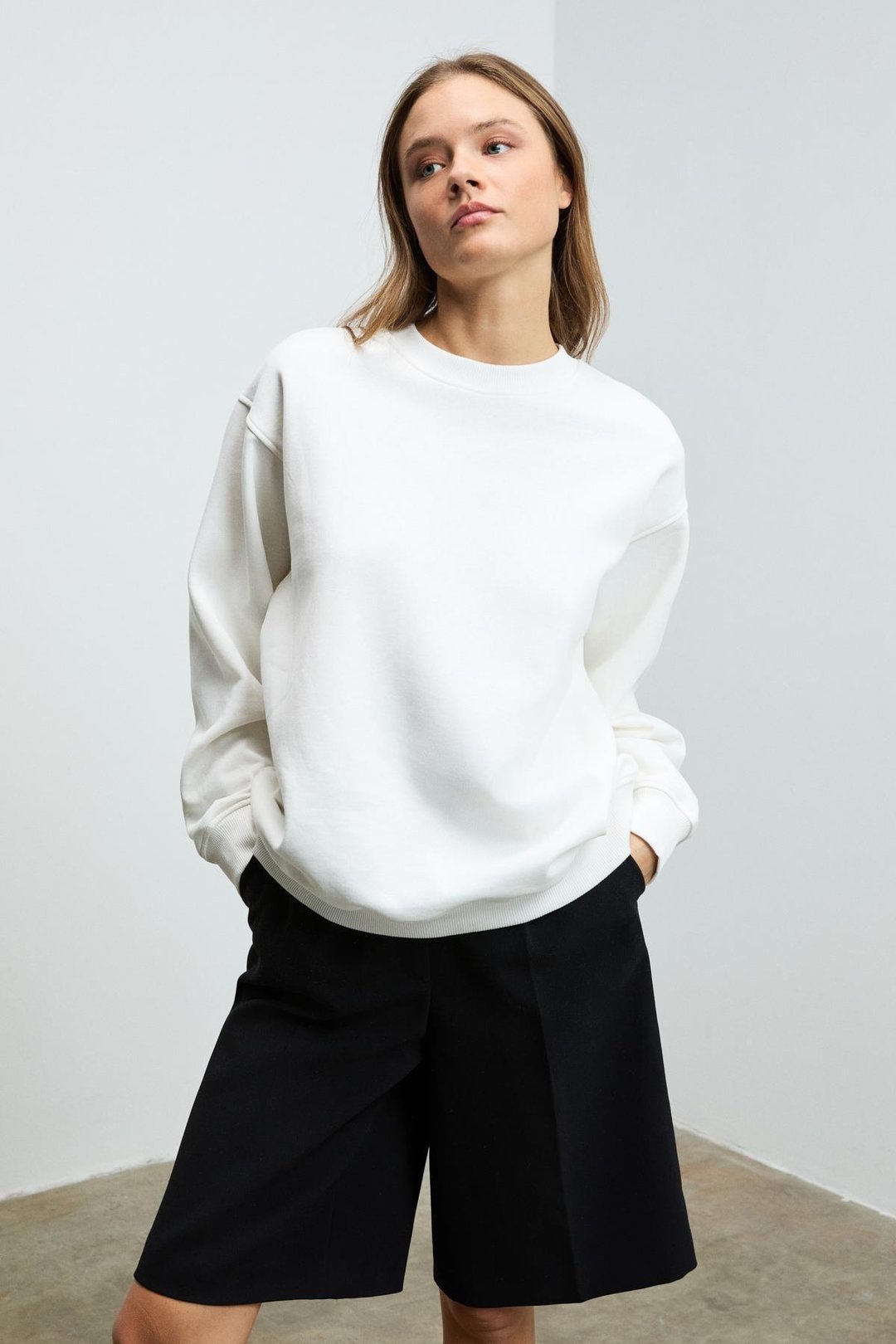 KARIUS Kadın Organik Pamuklu İçi Polarsız Oversize Yuvarlak Yakalı Beyaz Sweatshirt