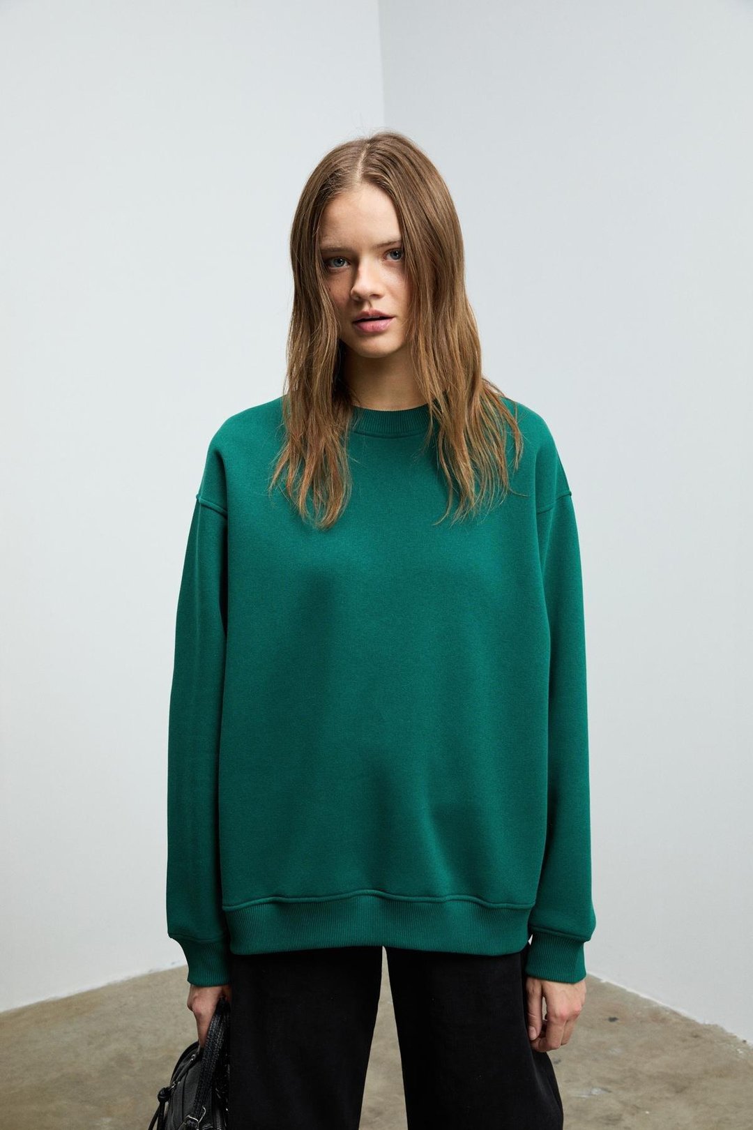 KARIUS Kadın Organik Pamuklu İçi Polarsız Oversize Yuvarlak Yakalı Koyu Yeşil Sweatshirt