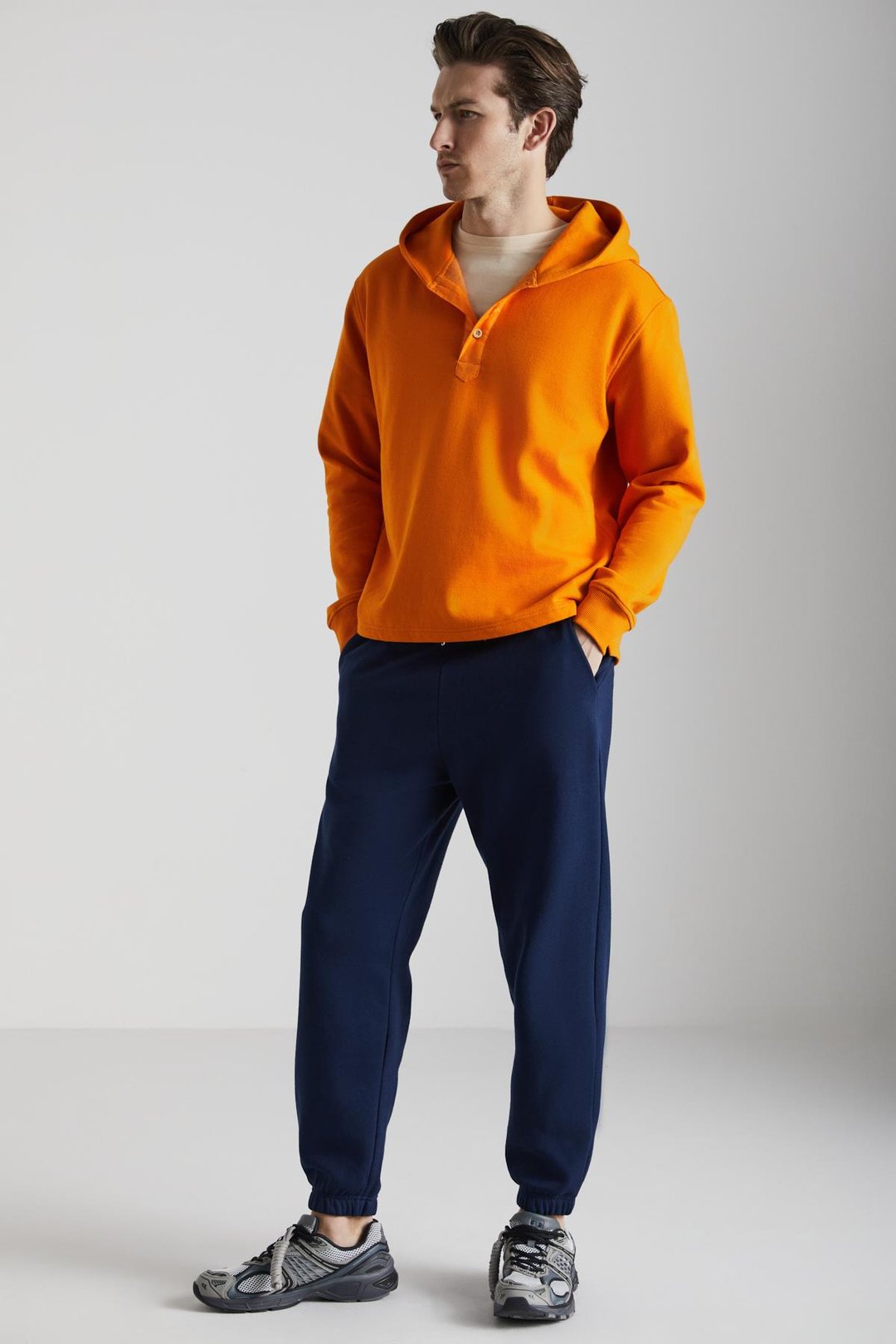 KARLO Erkek Pamuklu Kapüşonlu Yakası Düğmeli Turuncu Sweatshirt