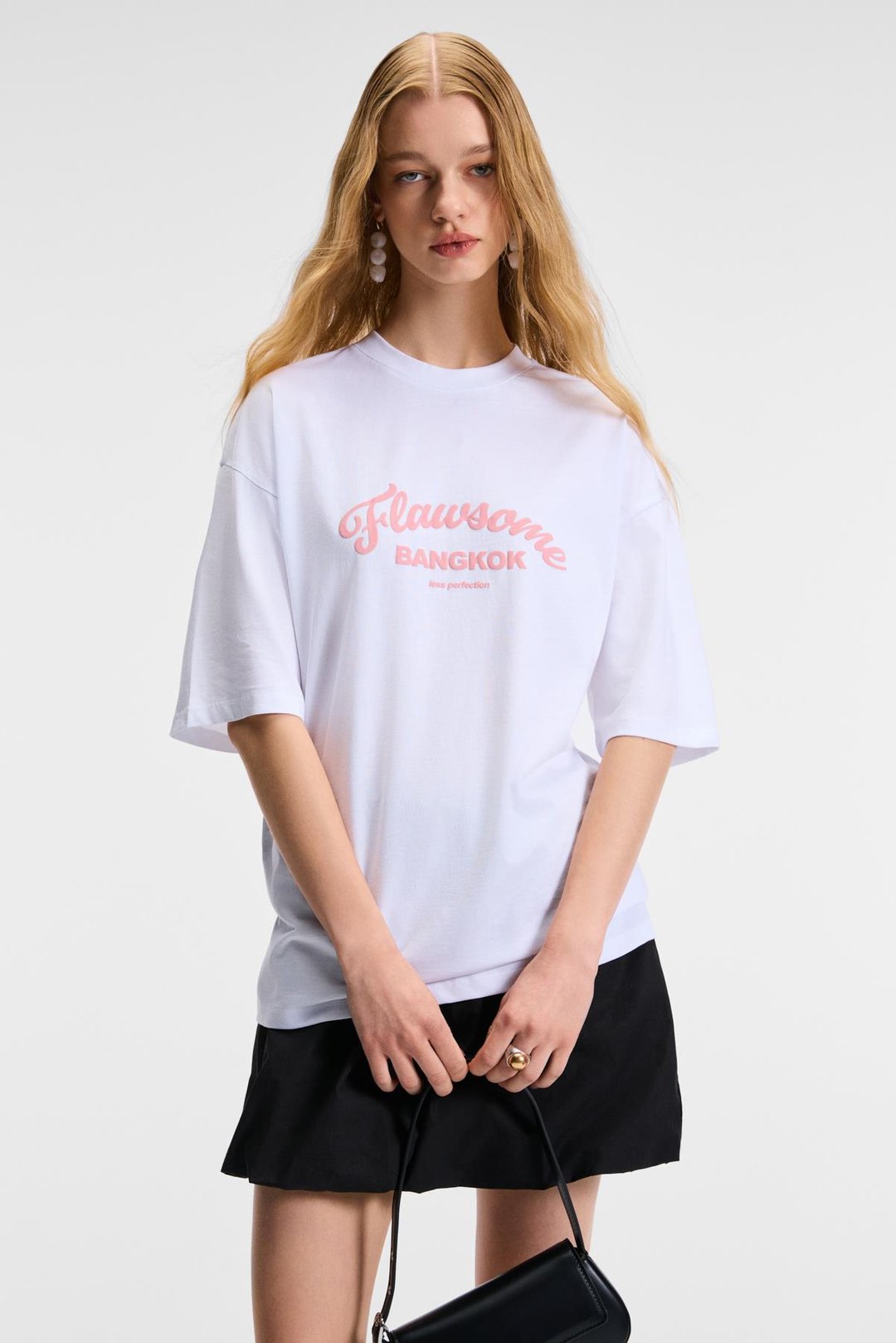 KAROLISKA Kadın %100 Pamuk Oversize Fit Kısa Kollu Yuvarlak Yaka Beyaz T-Shirt